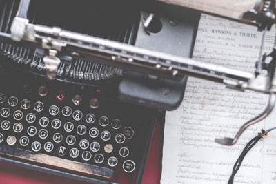 closeup-shot-old-vintage-typewriter-red-desk-with-paper-side