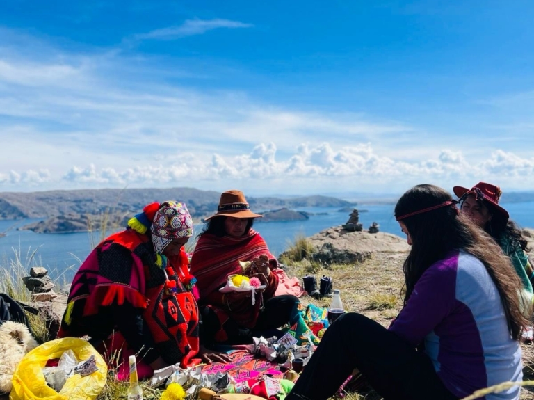 Offering ceremony Ticaca Lake